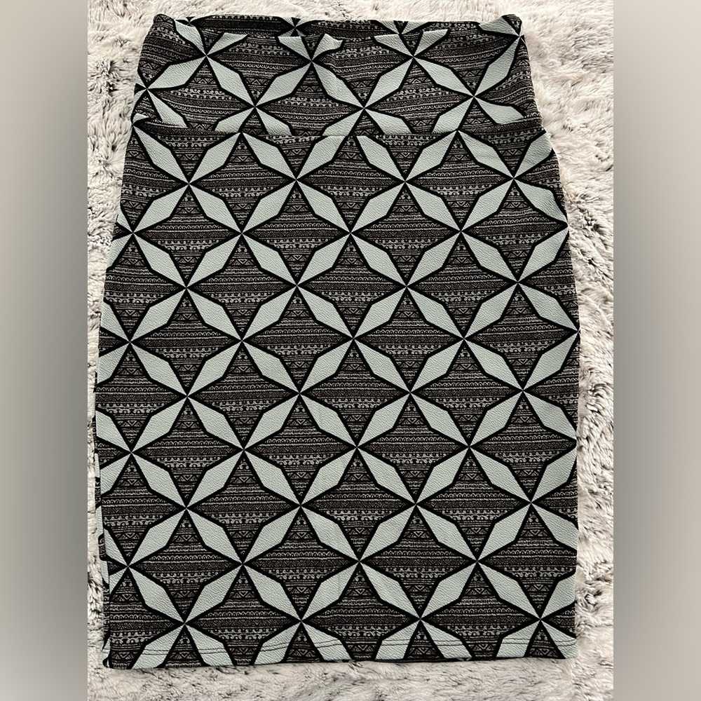 LuLaRoe “Cassie” Skirt -Medium